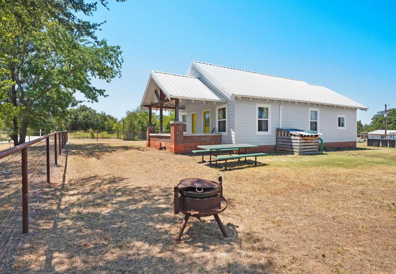 Country house in Weatherford - The Trailway House- Equestrian Friendly 