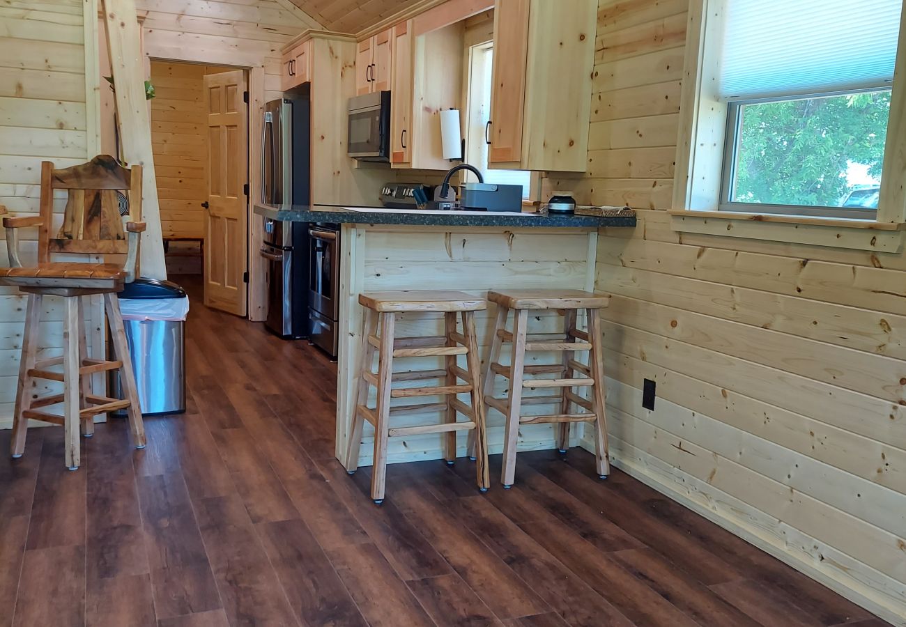 Cabin in Mineral Wells - Salesville Serenity log cabin