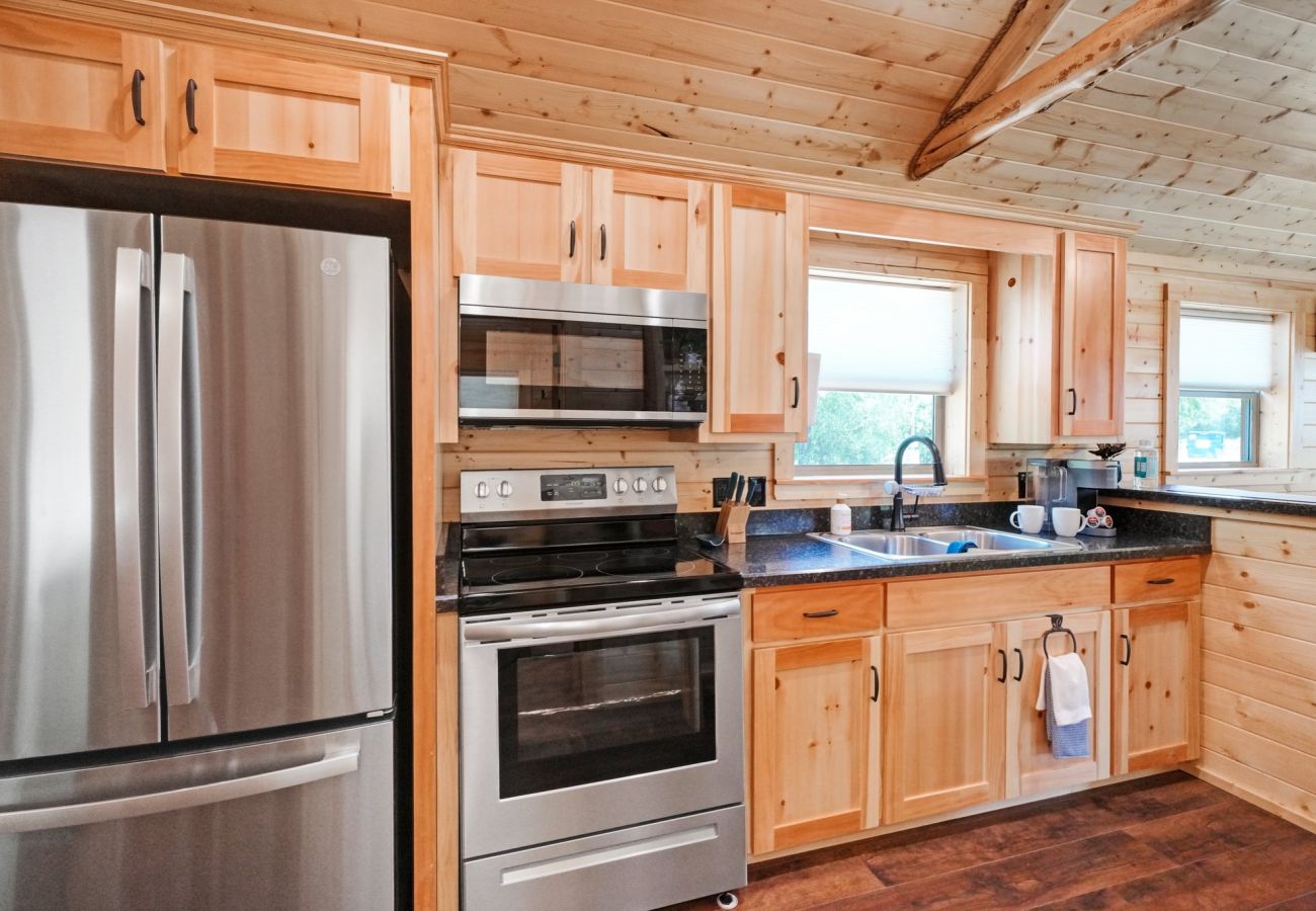 Cabin in Mineral Wells - Salesville Serenity log cabin