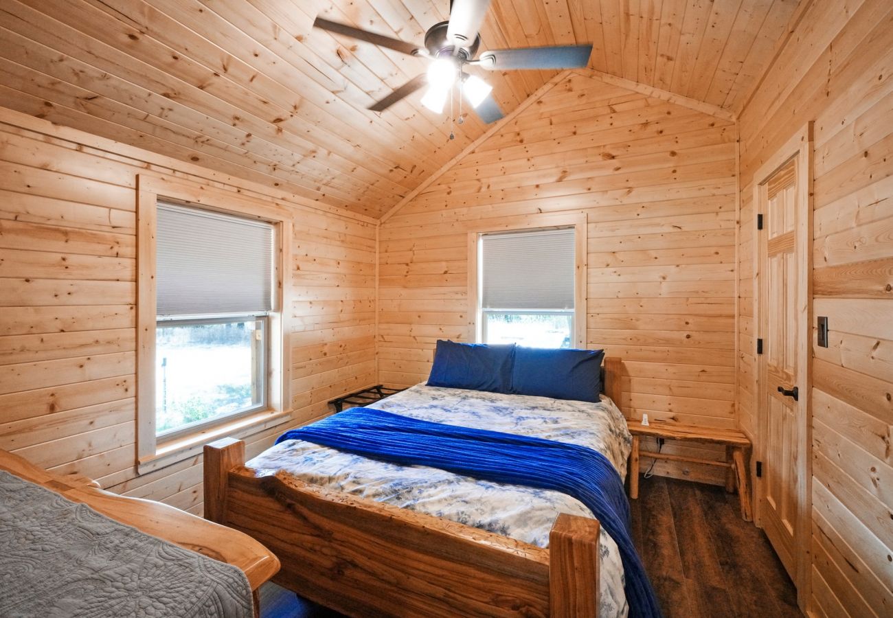 Cabin in Mineral Wells - Salesville Serenity log cabin