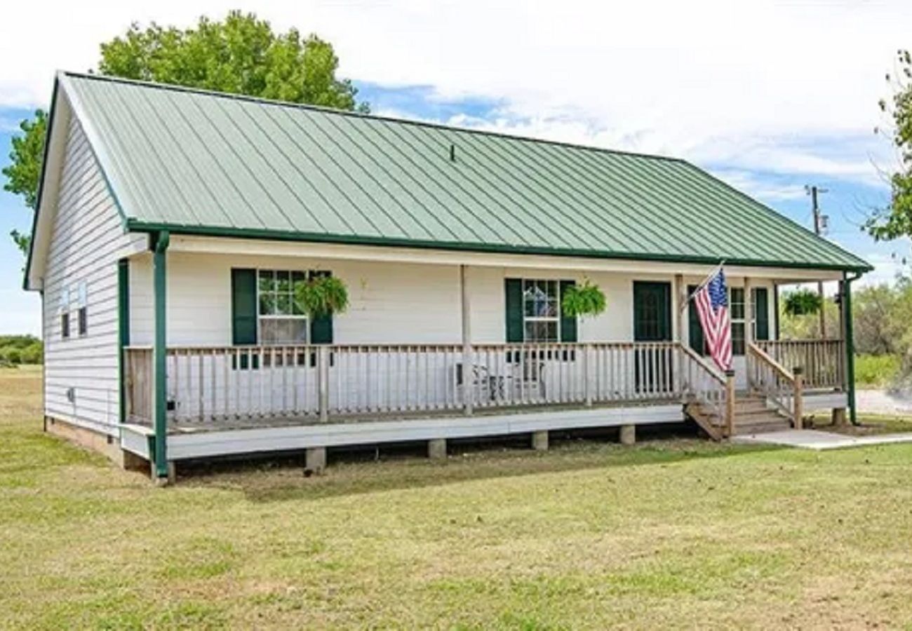 Country house in Mineral Wells - Green Acres- Charming Farmhouse plus 4acres 