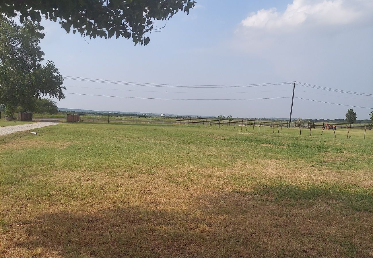 Country house in Mineral Wells - Green Acres- Charming Farmhouse plus 4acres 