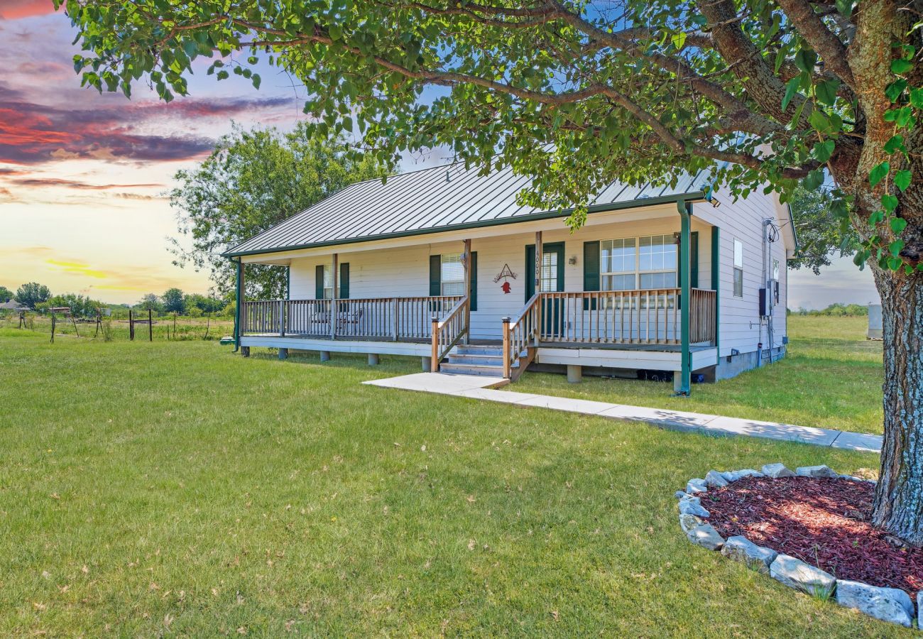 Country house in Mineral Wells - Green Acres- Charming Farmhouse plus 4acres 