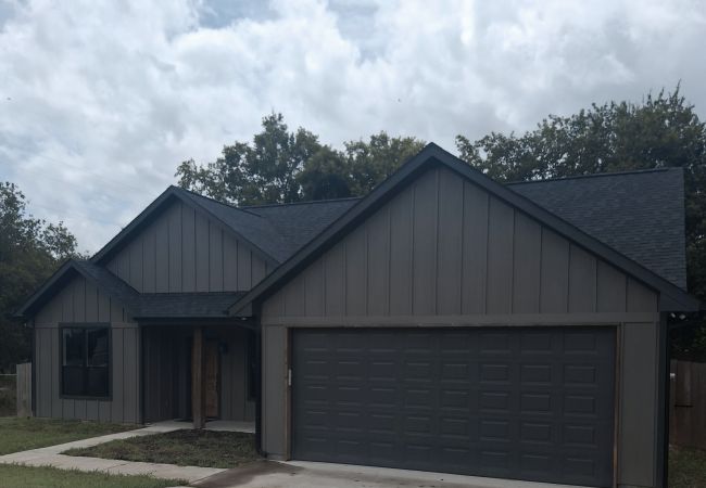 House in Mineral Wells - Cottage on 10th- Complimentary Sol Yoga