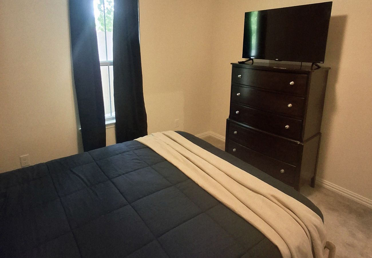 House in Mineral Wells - Cottage on 10th- Complimentary Sol Yoga