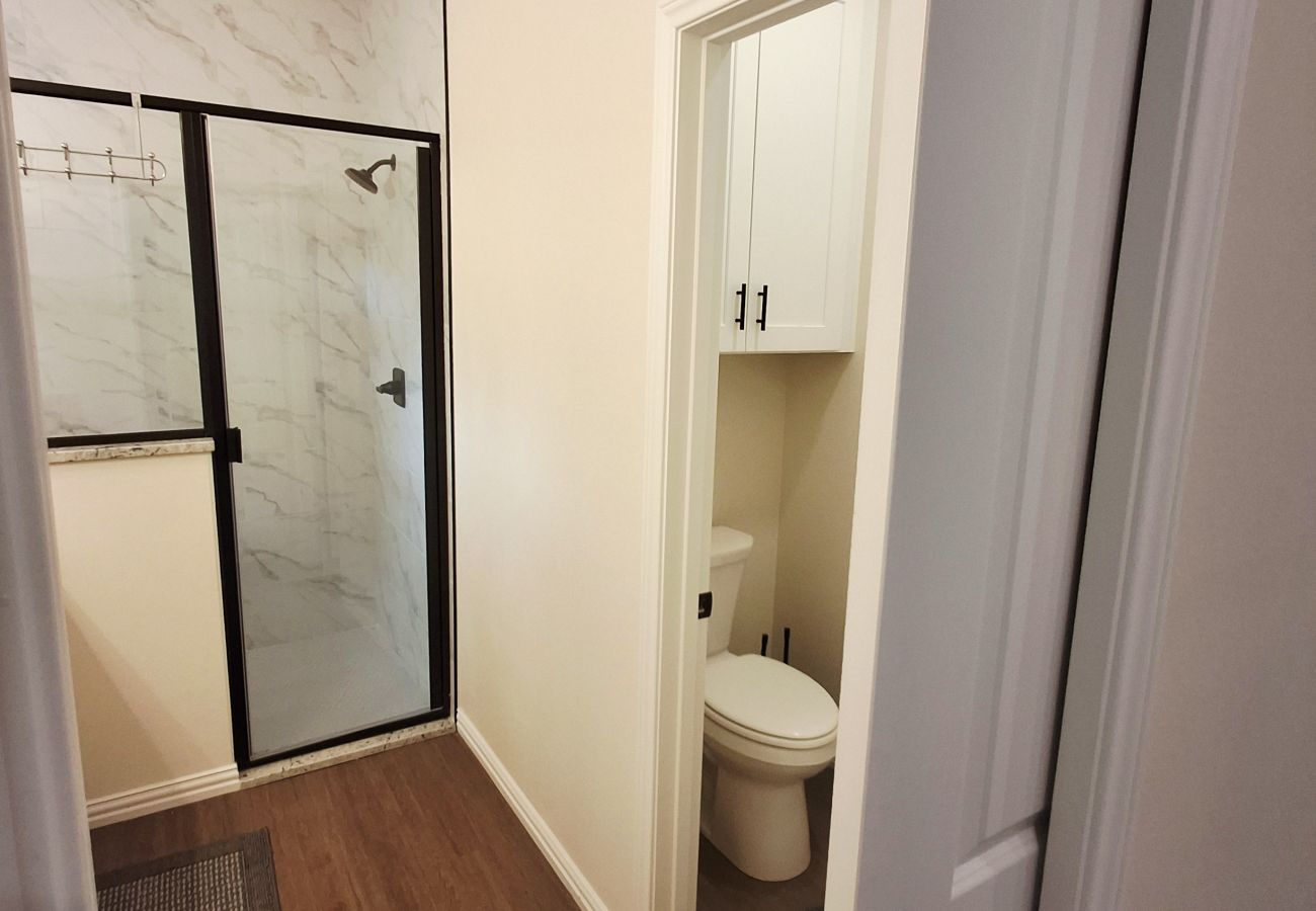 House in Mineral Wells - Cottage on 10th- Complimentary Sol Yoga