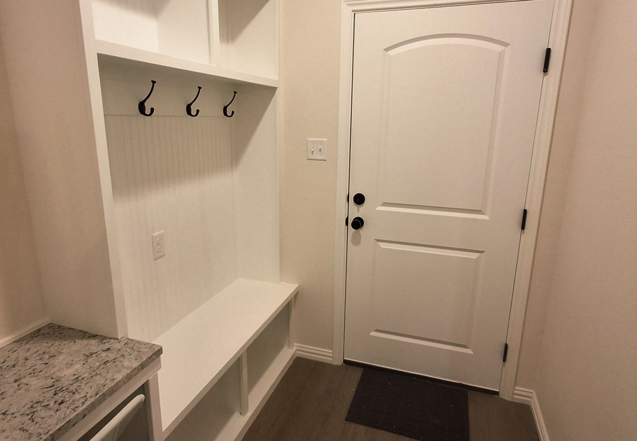 House in Mineral Wells - Cottage on 10th- Complimentary Sol Yoga