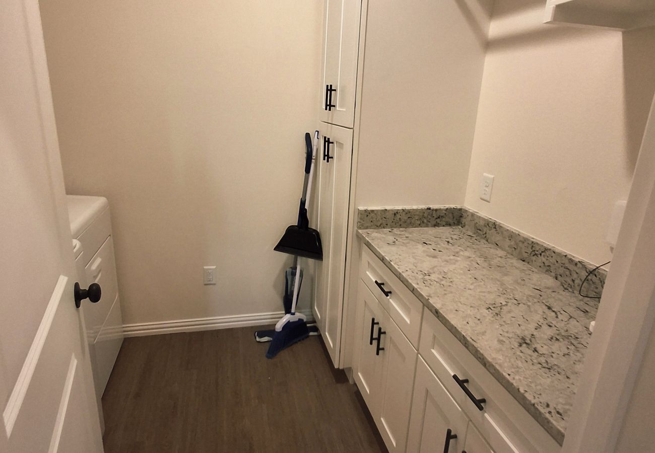 House in Mineral Wells - Cottage on 10th- Complimentary Sol Yoga
